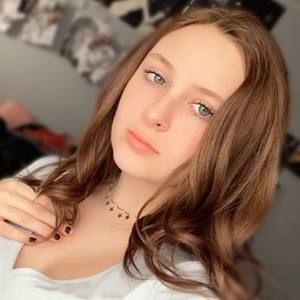 Meet your Posher, Brenna